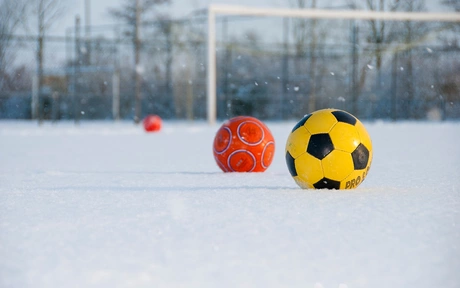 82D707E46F2B71D2B71FF3E55BFD0397-sneeuwballen